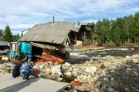 Спасатели нашли тело третьей погибшей после прорыва дамбы в Карелии