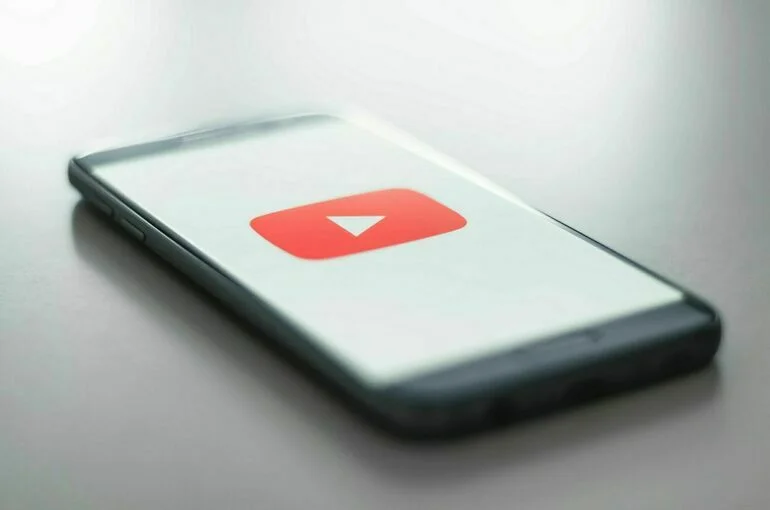 МИД: YouTube отрабатывает политические установки Вашингтона и нарушает законы РФ