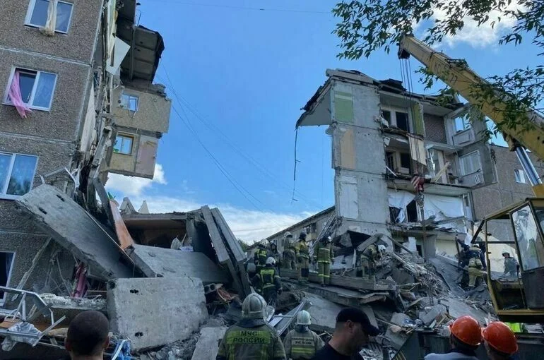 В Нижнем Тагиле после взрыва газа обрушился подъезд пятиэтажки
