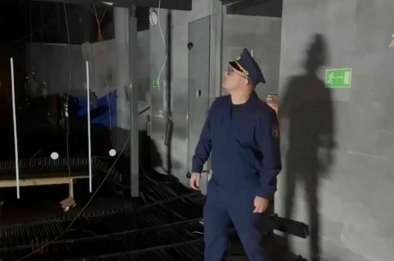 В банном комплексе во Владивостоке крыша обрушилась на людей, есть пострадавшие