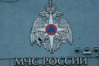 Мусор и покрышки загорелись в промзоне в Азове на площади 5 тысяч кв. м