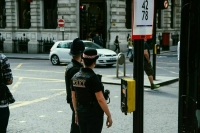 В Британии правые активисты пытались поджечь отель с нелегальными мигрантами