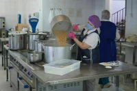Горячие обеды предложили сделать бесплатными для всех учеников