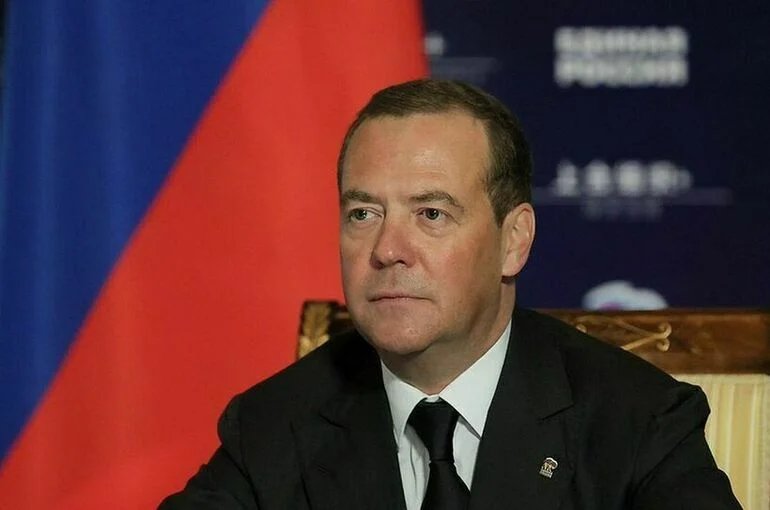 Медведев поздравил генсека ЦК Компартии Вьетнама с назначением на должность