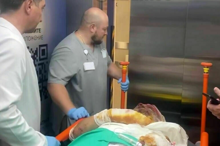 Депздрав Москвы показал кадры с раненным в Курской области военкором Поддубным