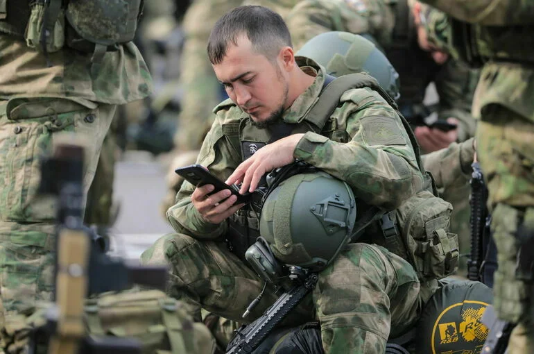 За использование гаджетов в зоне СВО будут назначать дисциплинарный арест
