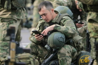 За использование гаджетов в зоне СВО будут назначать дисциплинарный арест