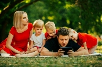 Сенатор Рапота считает, что в семье должно быть минимум трое детей