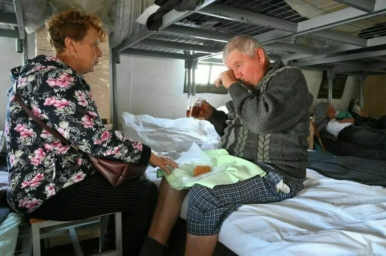 Покинувшим свои дома жителям Курской области помогают студенты-волонтеры
