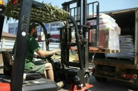 Предприятия и ретейл начали безвозмездные поставки продукции в Курскую область