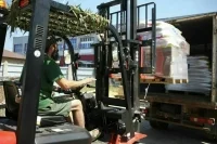 Предприятия и ретейл начали безвозмездные поставки продукции в Курскую область