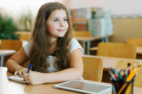 Ребенок-левша: стоит ли учить его писать правой рукой