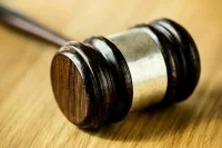 Американца Татера арестовали на 2 месяца по делу о нападении на правоохранителя