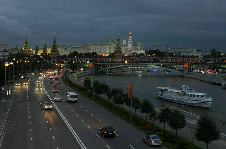 Москвичей предупредили о ливнях и грозах в ночь на 20 августа