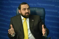 Депутат Хамзаев предложил ввести аналог лотереи с грин-картами для мигрантов