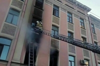 В Петербурге из-за пожара в 10-комнатной квартире эвакуировали 18 человек