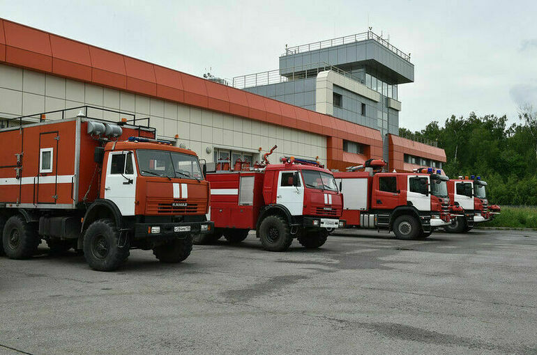 На западе Москвы из-за пожара на свалке сгорели десять автомобилей