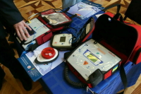 Минпромторг готовит список мест для размещения дефибрилляторов