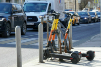 Запрет на парковку электросамокатов в центре Петербурга повторно обсудят в 2025-м