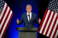 Кеннеди-младший приостановил предвыборную кампанию в пользу Трампа