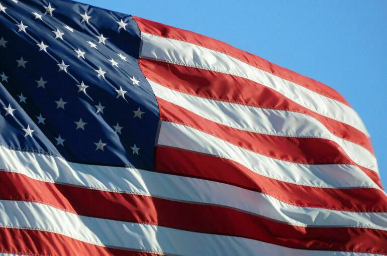 США обсуждают с Украиной удары вглубь России американским оружием