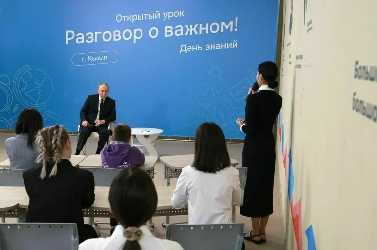Президент рассказал, что спит шесть часов в сутки