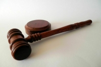 Два сотрудника миграционного центра в Сахарове арестованы за мошенничество