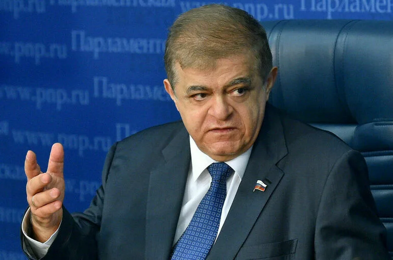 Сенатор Джабаров: Дебаты с Трампом станут серьезным испытанием для Харрис