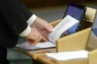 В парламент идут новые депутаты и сенаторы