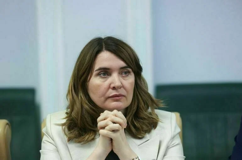 Сенатор Лазуткина отметила роль информации в работе с орфанными заболеваниями 