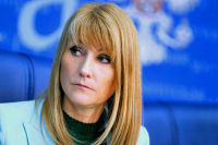 Депутат Журова назвала удивительным решение FIDE сохранить отстранение россиян