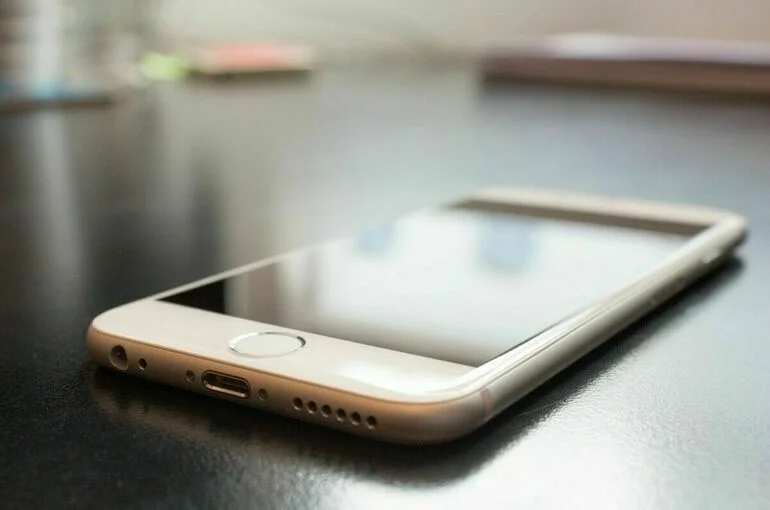 В кабмине поддержали законопроект, обязывающий Apple разрешить RuStore