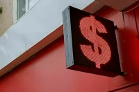 В Минэкономразвития рассказали, когда доллар будет стоить больше 100 рублей