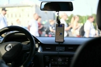 Водителям запретят тыкать пальцем в навигатор