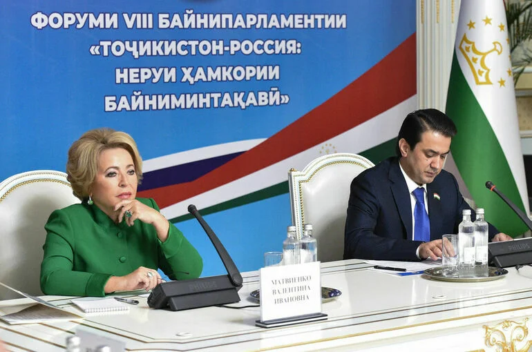 В Таджикистане построят центр для одаренных детей