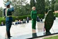 Матвиенко возложила цветы к мемориалу «Вечный огонь» в Душанбе