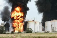 На нефтебазе в Феодосии произошел выброс горючих материалов