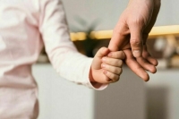 Количество детей, которых можно взять под опеку, предлагают ограничить