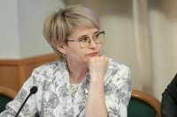 Депутат Аиткулова призвала пресекать критику семей с детьми