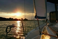 Два человека погибли при крушении грузового судна на Сахалине