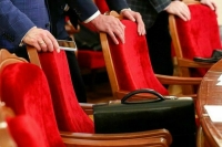 В Госдуму внесли проект о порядке запрета выезда из РФ депутатов с допуском к гостайне