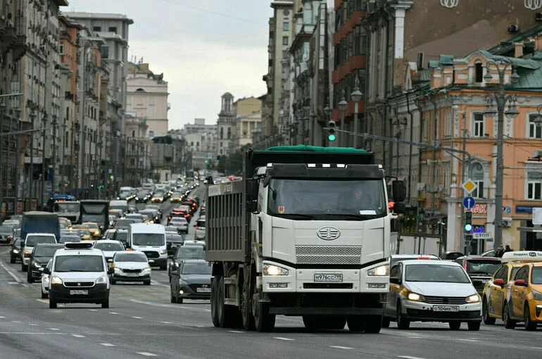 Грузоперевозчики смогут узнать о долгах за платный проезд через госуслуги