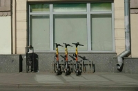 Для юрлиц Кубани могут увеличить штраф за неправильную парковку электросамокатов