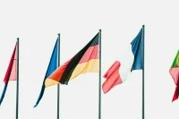 Bloomberg: Франция и ФРГ отказались обойти вето Венгрии по помощи Киеву