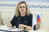 Сенатор Епифанова предложила оформить старших по дому самозанятыми