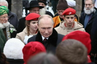 Путин возложил цветы к памятнику Минину и Пожарскому