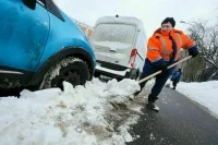 Зарплата дворников в Москве догнала жалованье «белых воротничков»
