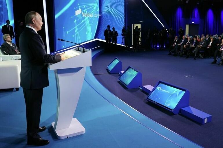 Путин: За новое мироустройство развернулась непримиримая борьба