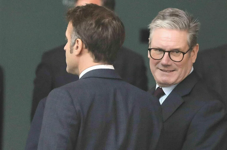 Telegraph: Макрон и Стармер хотят попросить Байдена разрешить удары вглубь РФ