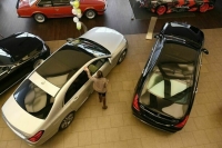 Штрафы для автодилеров просят ограничить стоимостью машин